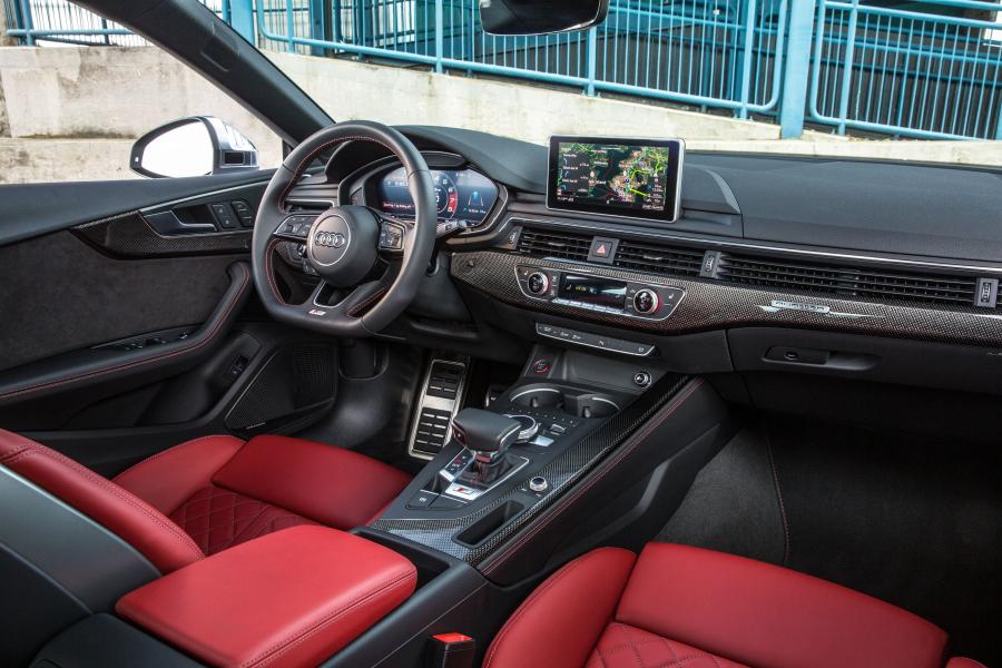 Торпедо Audi S5 Sportback 2017 года  (NA) (фото 12 из 40)
